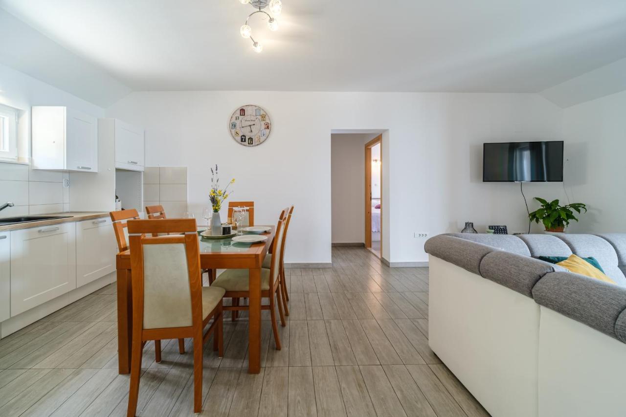 Rooms Plaza Divuje Murvica  Buitenkant foto